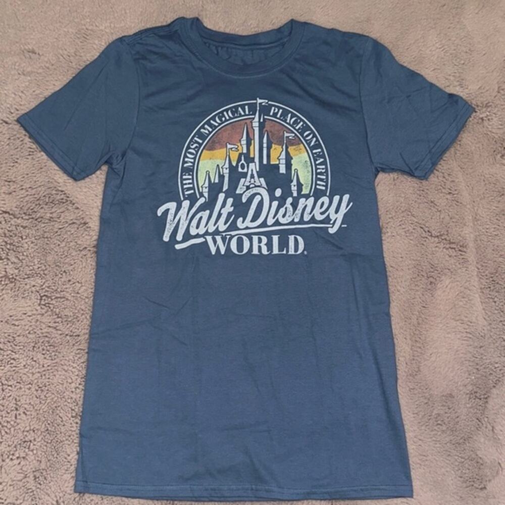 Walt Disney World T-shirt โMost Magical Place on Earthโ size small